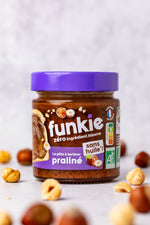 Funkie, la pâte à tartiner onctueuse - praliné, saine, gourmande et sans huile du tout. La meilleure alternative du rayon pâte à tartiner.