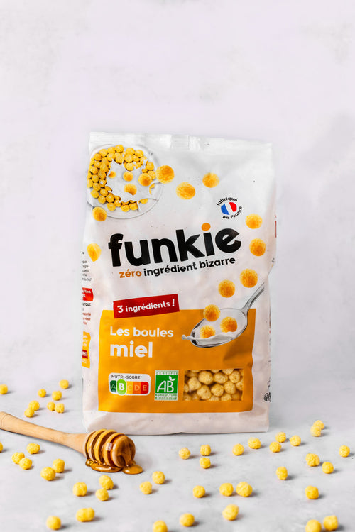 Bol de céréales les boules miel de la marque Funkie. Nouveauté au rayon céréales, les boules miel en seulement trois ingrédients.Fabriqué en France, BIO et délicieux.