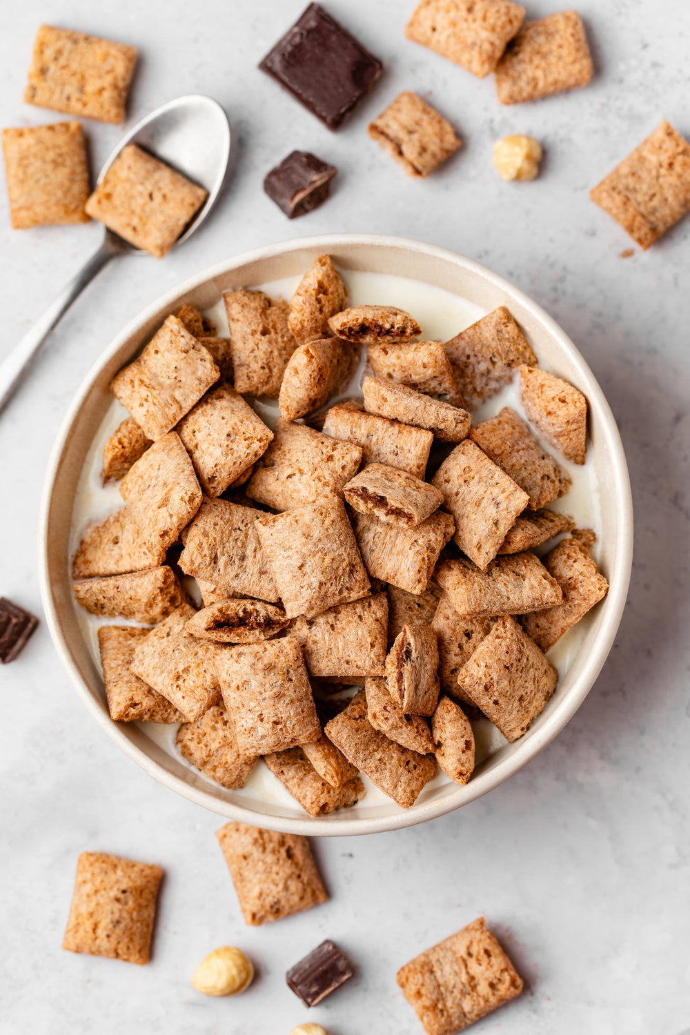 Voici les Fourrées de Funkie, les céréales de notre enfance revisitées à la composition irréprochable.

Craquez pour leur cœur fondant cacao-noisette dans une délicieuse céréale croustillante : le goût de l'enfance 2.0 !