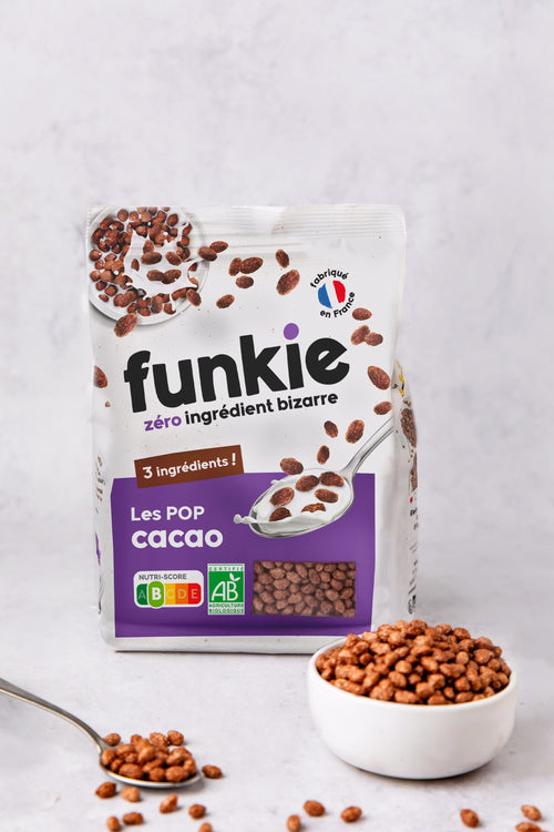 Découvrez les céréales croustillantes de riz soufflé enrobées de cacao, tout ça avec seulement 3 ingrédients par Funkie. L’association des céréales de notre enfance à une composition irréprochable et un Nutriscore B. Et POP! des céréales sans rien de bizarre à l'intérieur !